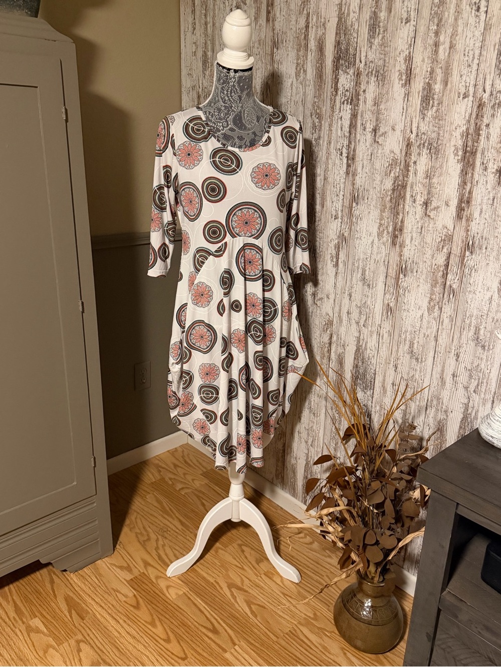 Veducci Australia Women’s Size 12 Abstract Circle Print Bubble Hem Dress